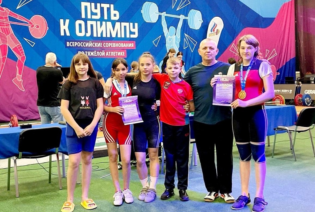 Новоалександровцы стали призёрами Всероссийского турнира по тяжелой атлетике.