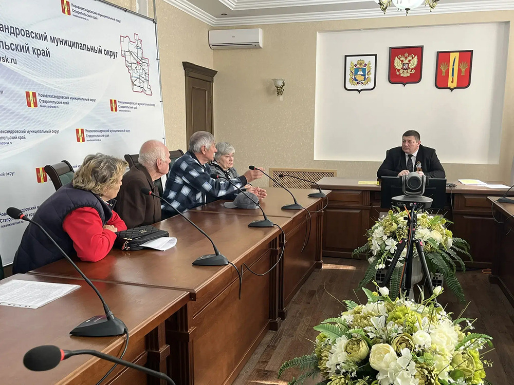 В Новоалександровском муниципальном округе проведен очередной прием граждан по вопросам старшего поколения.