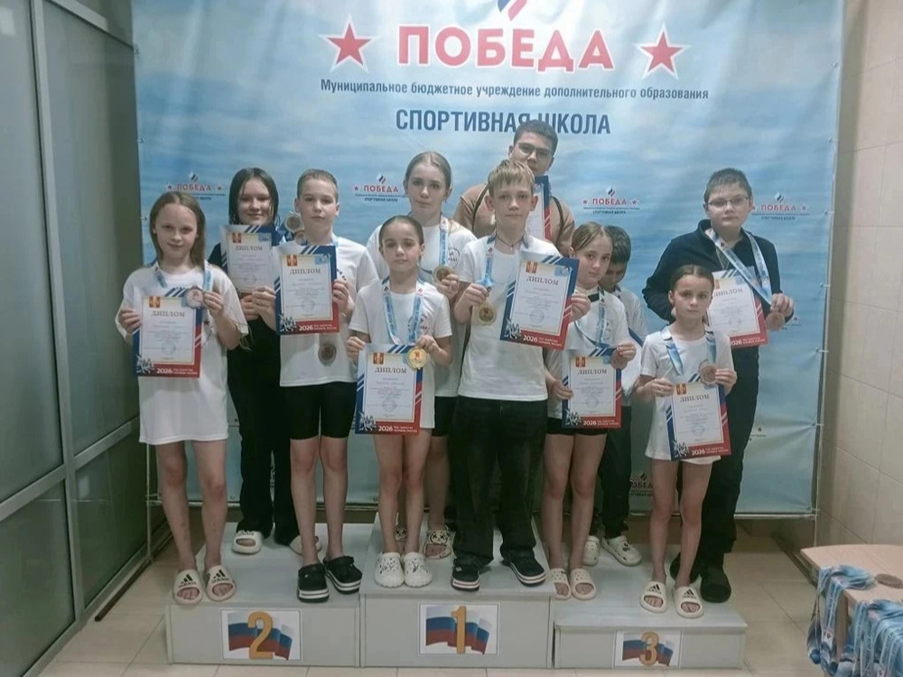 Турнир по эстафетному плаванию.