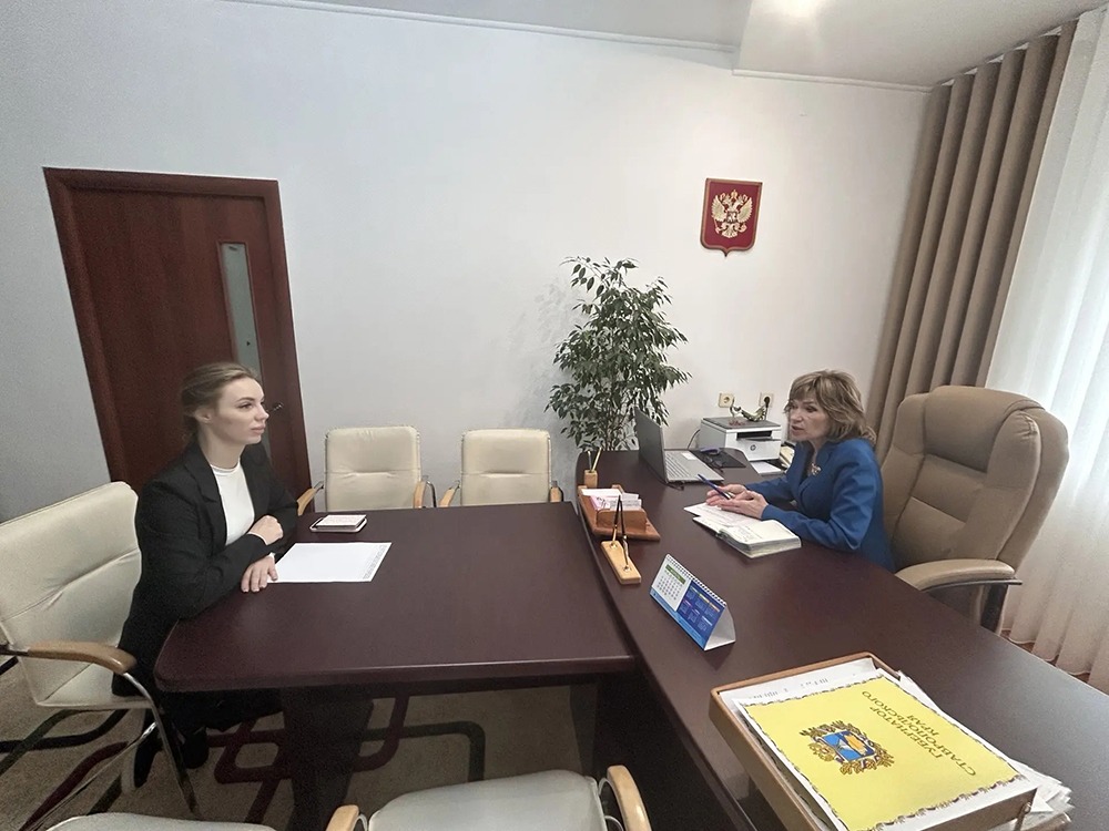 В Новоалександровском муниципальном округе проходит неделя приемов граждан по вопросам образования.