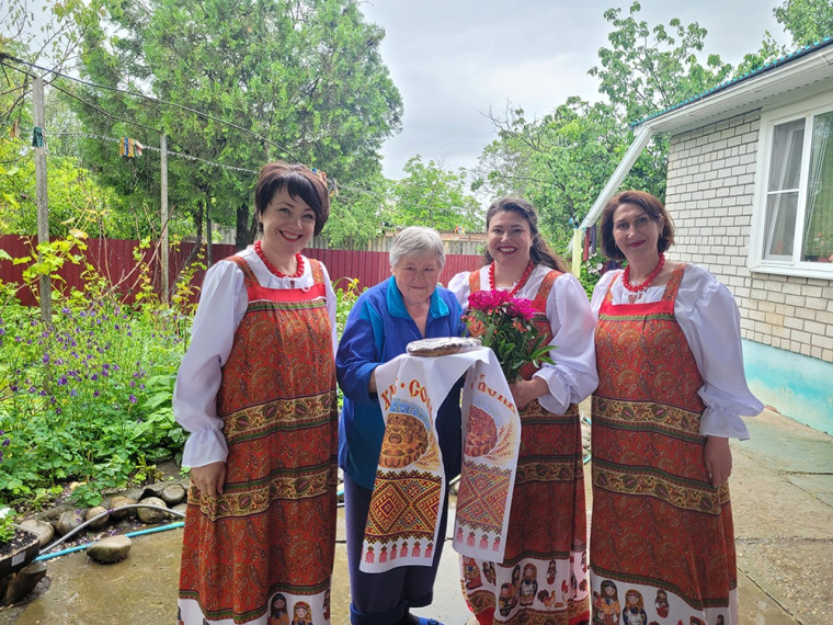 Мы живем по соседству.