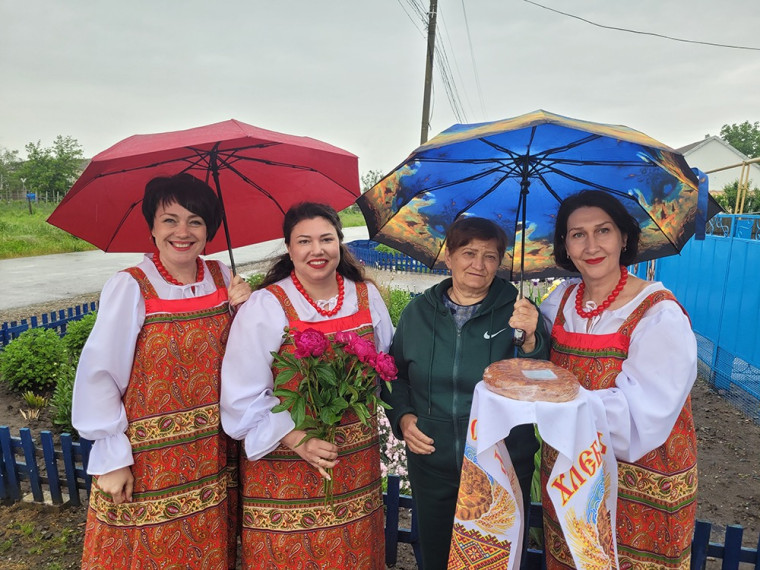 Мы живем по соседству.